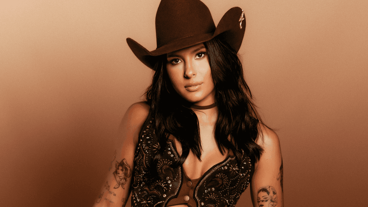 Ana Castela lança álbum “FIRE ARENA” e inaugura nova fase pop da carreira