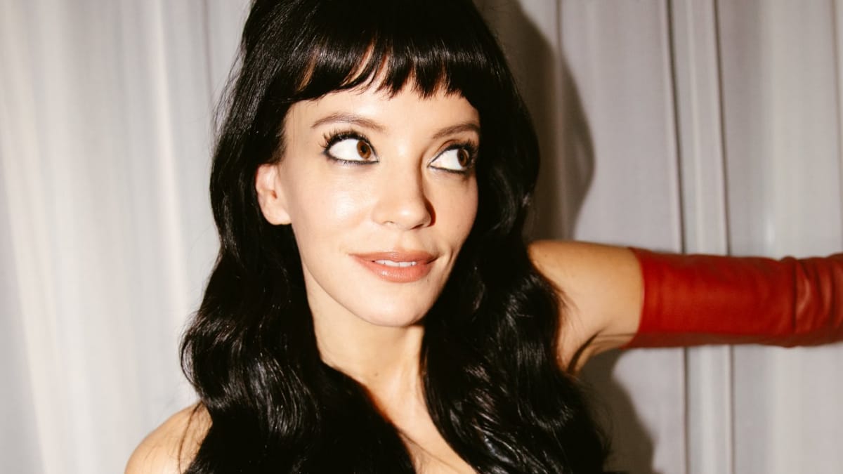 Lily Allen lança remix de “Beg For Me” com Jade e aquece expectativa para o Primavera Sound São Paulo 2026