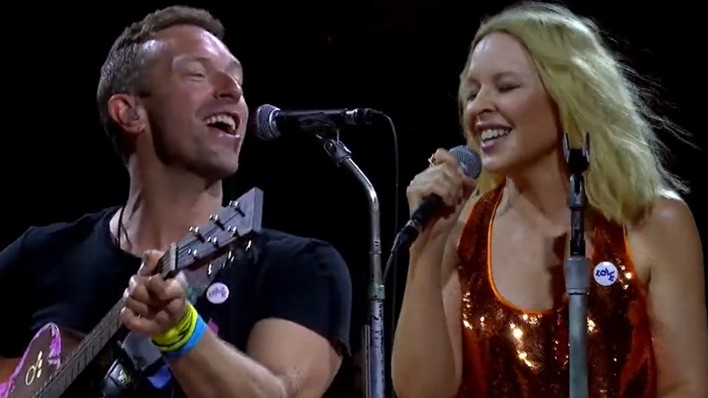 Coldplay recebe Kylie Minogue para performance inédita nos Estados