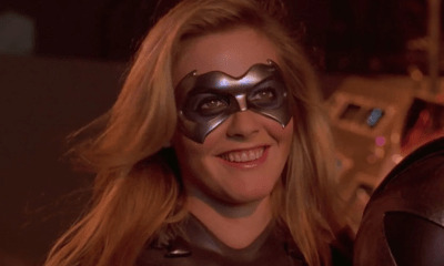 Alicia Silverstone como Batgirl